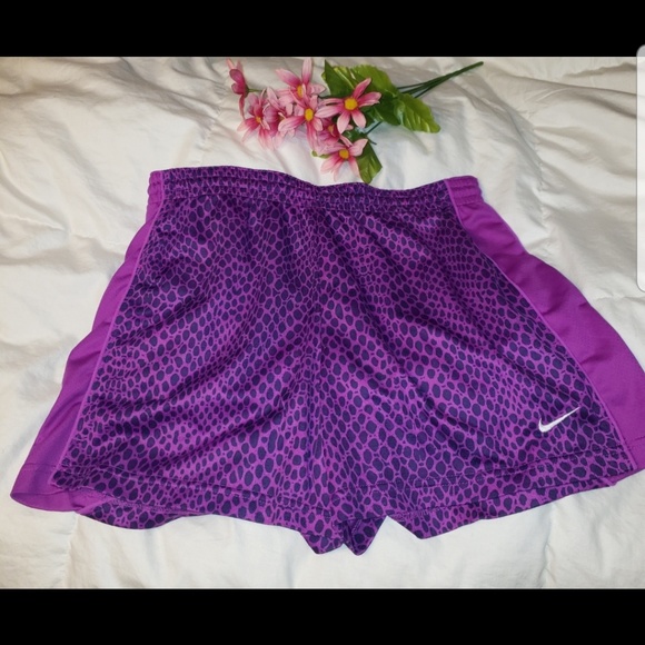 Nike Pants - Nike workout shorts